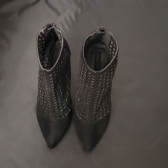 FOREVER 21 SUEDE POINTED TOE ZIPPER CLOSURE CUTOUT DESIGN WOMEN"S SANDAL G1 - Picture 2 of 16